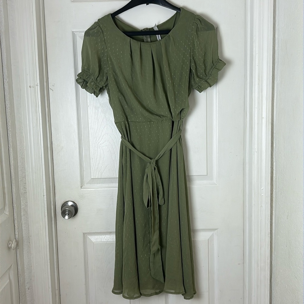 Short Sleeve Belted Dress w/ Ruffle Hem